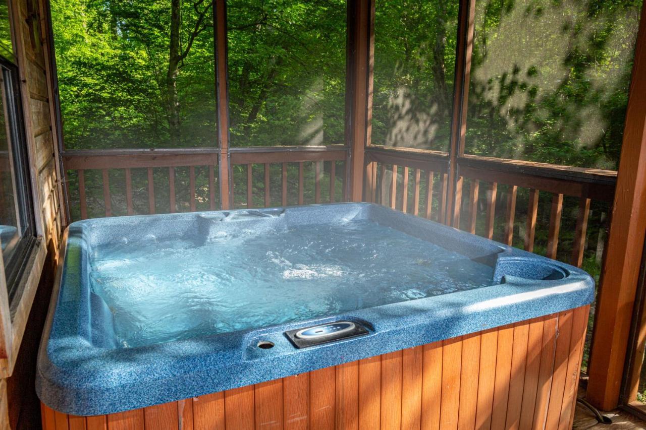 Bear Footin' On The Creek Villa Gatlinburg Eksteriør billede