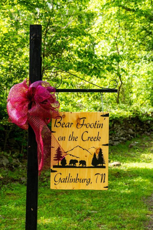 Bear Footin' On The Creek Villa Gatlinburg Eksteriør billede