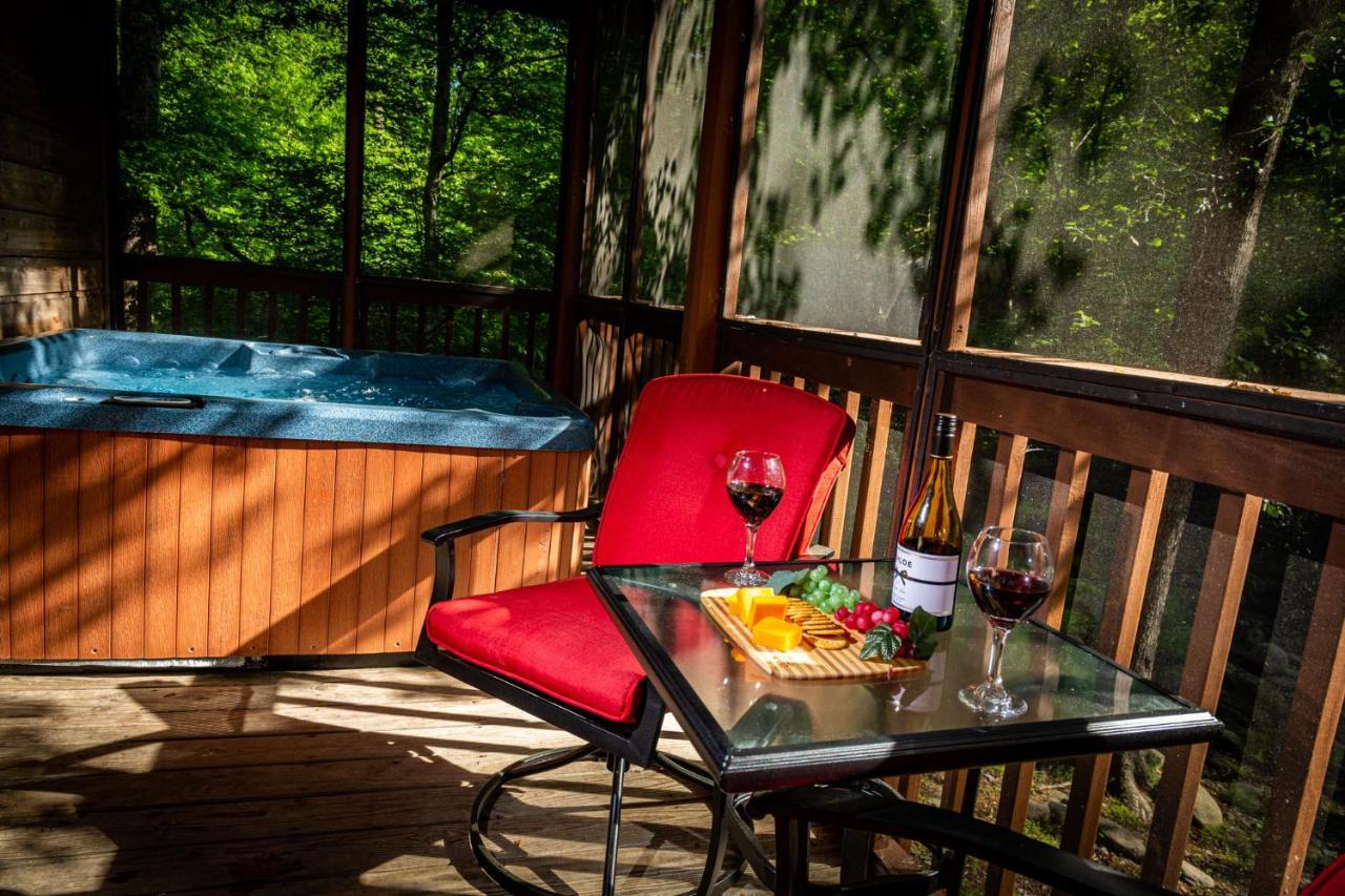 Bear Footin' On The Creek Villa Gatlinburg Eksteriør billede